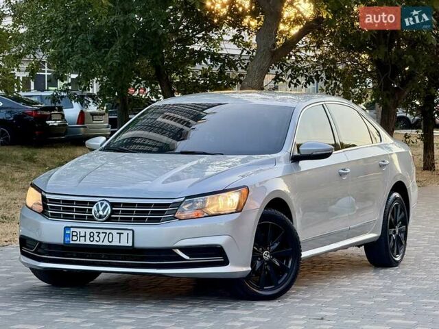 Серый Фольксваген Пассат, объемом двигателя 1.8 л и пробегом 239 тыс. км за 10700 $, фото 9 на Automoto.ua