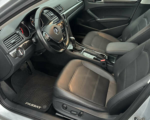 Серый Фольксваген Пассат, объемом двигателя 1.8 л и пробегом 180 тыс. км за 12800 $, фото 9 на Automoto.ua