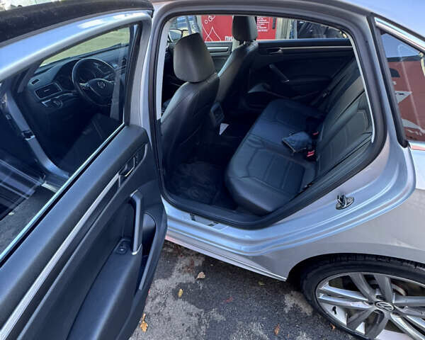 Фольксваген Пассат 2016 в Киеве на Automoto.ua Серый Фольксваген Пассат, объемом двигателя 1.8 л и пробегом 153 тыс. км за 15200 $, фото 27 на Automoto.ua