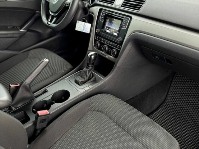 Серый Фольксваген Пассат, объемом двигателя 1.8 л и пробегом 172 тыс. км за 10299 $, фото 14 на Automoto.ua