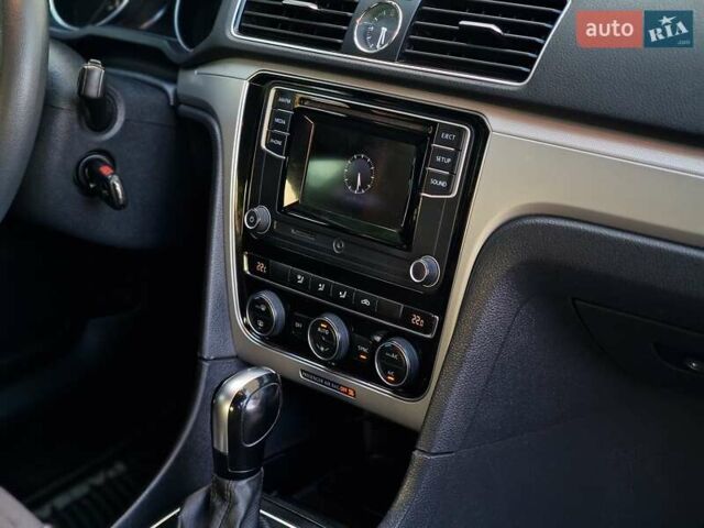 Серый Фольксваген Пассат, объемом двигателя 1.8 л и пробегом 169 тыс. км за 11490 $, фото 46 на Automoto.ua