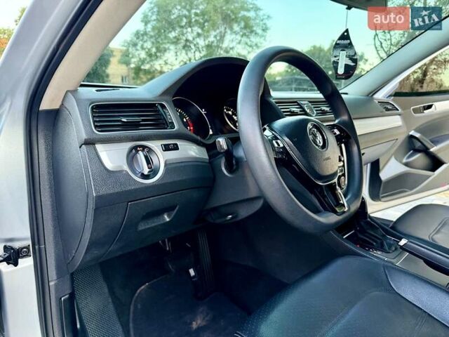 Серый Фольксваген Пассат, объемом двигателя 1.8 л и пробегом 239 тыс. км за 10700 $, фото 41 на Automoto.ua