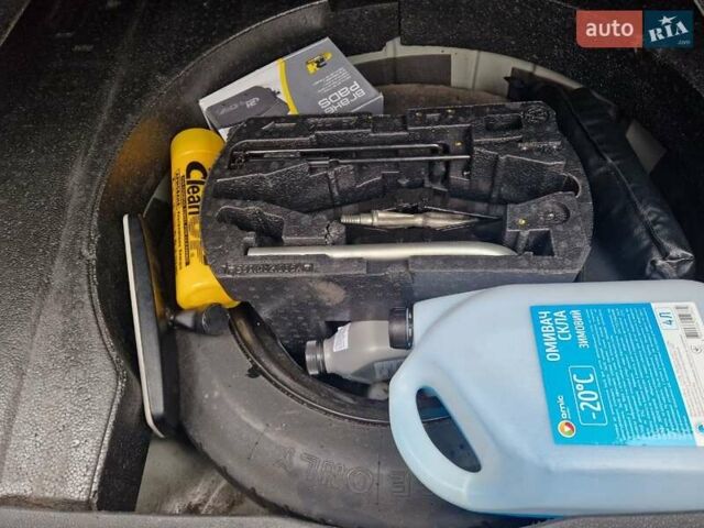 Серый Фольксваген Пассат, объемом двигателя 1.8 л и пробегом 236 тыс. км за 11000 $, фото 18 на Automoto.ua