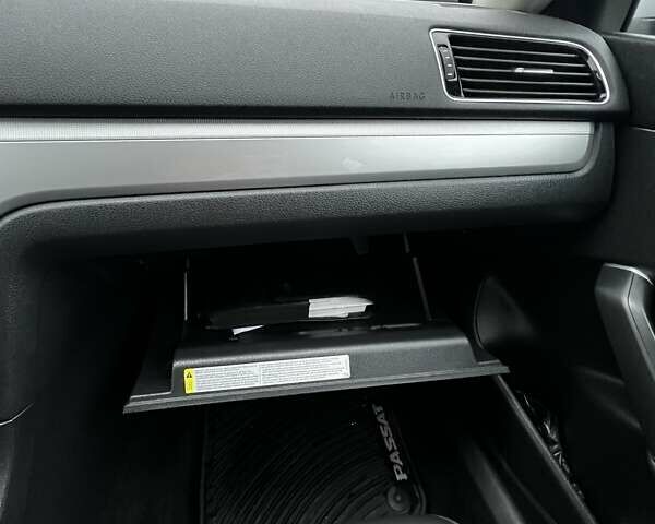 Серый Фольксваген Пассат, объемом двигателя 1.8 л и пробегом 190 тыс. км за 16000 $, фото 34 на Automoto.ua