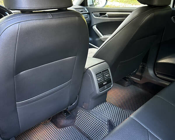 Серый Фольксваген Пассат, объемом двигателя 1.8 л и пробегом 165 тыс. км за 14200 $, фото 27 на Automoto.ua