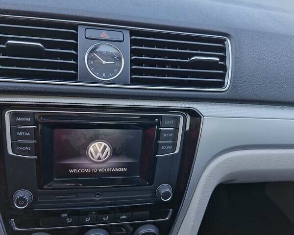 Серый Фольксваген Пассат, объемом двигателя 1.8 л и пробегом 149 тыс. км за 11400 $, фото 3 на Automoto.ua