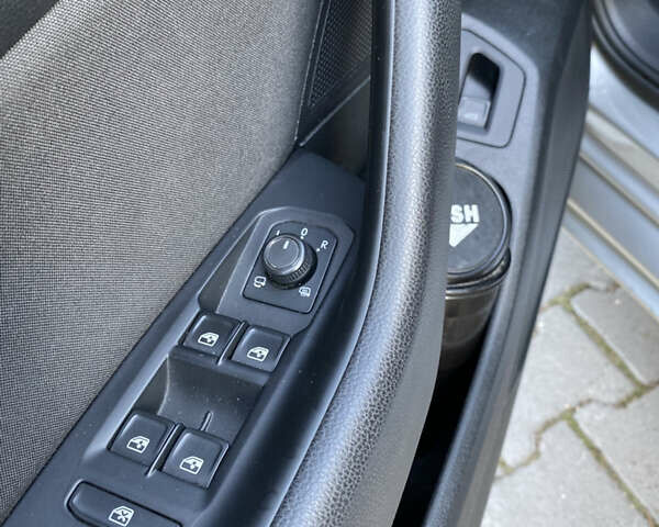 Сірий Фольксваген Пассат, об'ємом двигуна 1.6 л та пробігом 313 тис. км за 13300 $, фото 19 на Automoto.ua