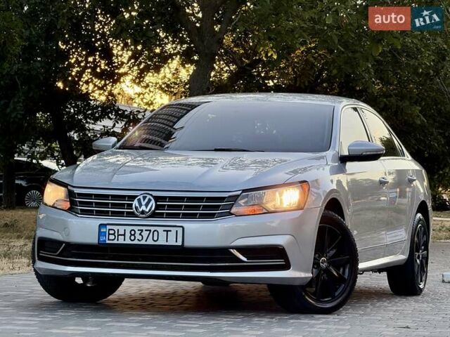 Серый Фольксваген Пассат, объемом двигателя 1.8 л и пробегом 239 тыс. км за 10700 $, фото 10 на Automoto.ua