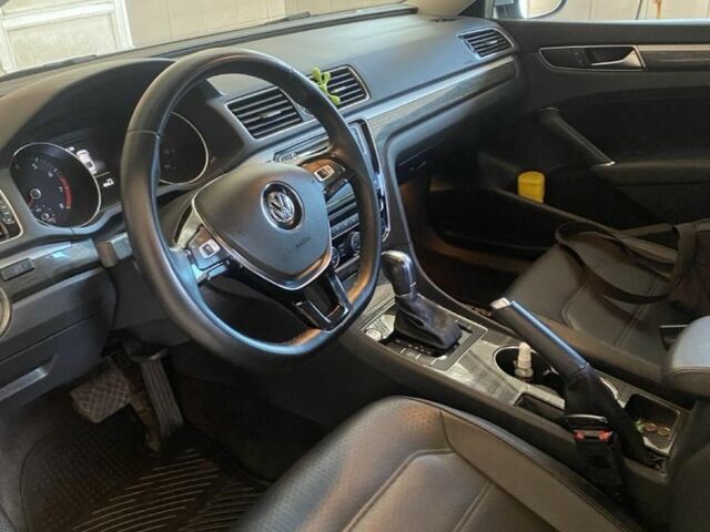 Серый Фольксваген Пассат, объемом двигателя 1.8 л и пробегом 104 тыс. км за 15000 $, фото 9 на Automoto.ua