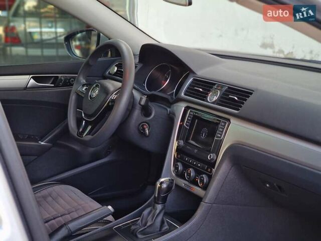 Серый Фольксваген Пассат, объемом двигателя 1.8 л и пробегом 169 тыс. км за 11490 $, фото 45 на Automoto.ua