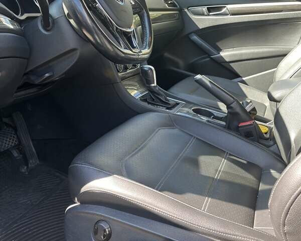 Серый Фольксваген Пассат, объемом двигателя 1.8 л и пробегом 209 тыс. км за 13000 $, фото 3 на Automoto.ua