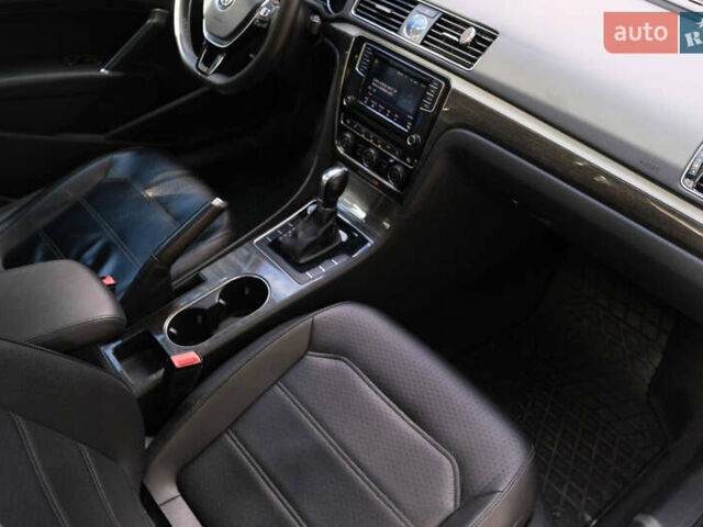 Сірий Фольксваген Пассат, об'ємом двигуна 1.8 л та пробігом 139 тис. км за 14400 $, фото 13 на Automoto.ua