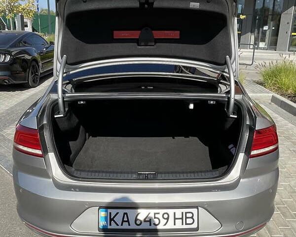 Серый Фольксваген Пассат, объемом двигателя 1.6 л и пробегом 297 тыс. км за 15000 $, фото 77 на Automoto.ua