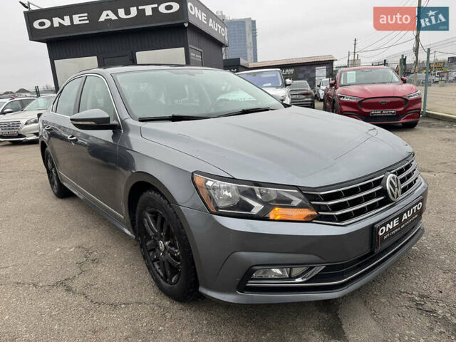 Серый Фольксваген Пассат, объемом двигателя 1.8 л и пробегом 209 тыс. км за 12490 $, фото 3 на Automoto.ua