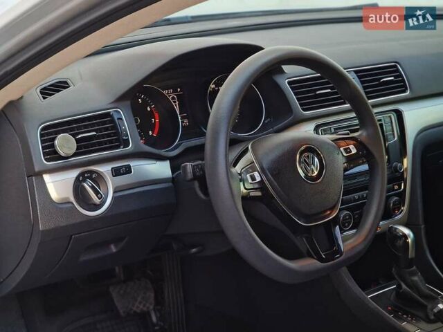 Серый Фольксваген Пассат, объемом двигателя 1.8 л и пробегом 169 тыс. км за 11490 $, фото 39 на Automoto.ua