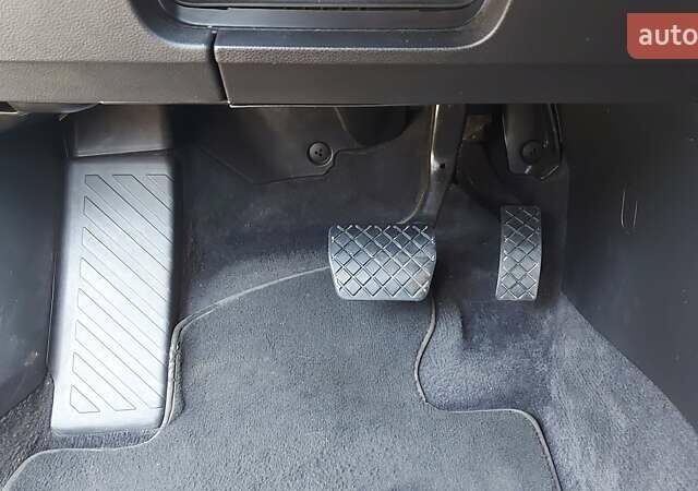 Серый Фольксваген Пассат, объемом двигателя 1.6 л и пробегом 297 тыс. км за 15000 $, фото 40 на Automoto.ua