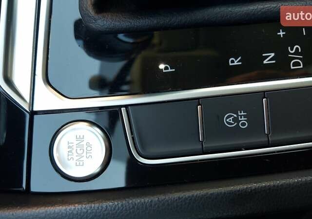 Серый Фольксваген Пассат, объемом двигателя 1.6 л и пробегом 297 тыс. км за 15000 $, фото 48 на Automoto.ua