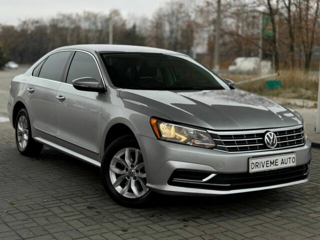 Серый Фольксваген Пассат, объемом двигателя 1.8 л и пробегом 172 тыс. км за 10299 $, фото 2 на Automoto.ua