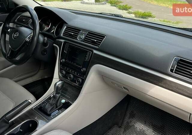 Сірий Фольксваген Пассат, об'ємом двигуна 1.8 л та пробігом 201 тис. км за 12500 $, фото 35 на Automoto.ua