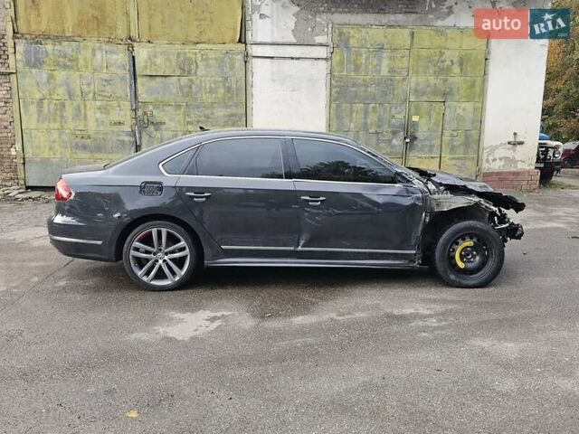 Серый Фольксваген Пассат, объемом двигателя 1.8 л и пробегом 170 тыс. км за 4000 $, фото 9 на Automoto.ua