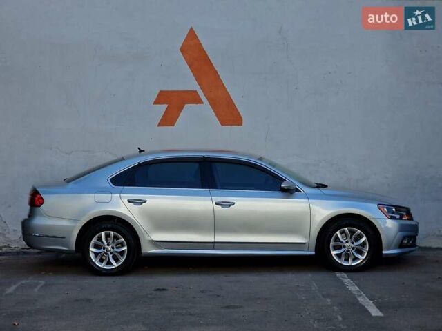 Серый Фольксваген Пассат, объемом двигателя 1.8 л и пробегом 169 тыс. км за 11490 $, фото 18 на Automoto.ua