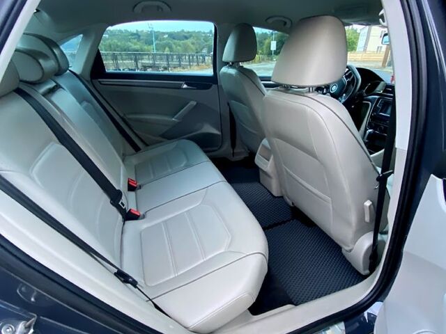 Серый Фольксваген Пассат, объемом двигателя 1.8 л и пробегом 219 тыс. км за 14000 $, фото 5 на Automoto.ua