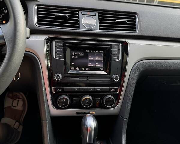 Серый Фольксваген Пассат, объемом двигателя 1.8 л и пробегом 67 тыс. км за 13699 $, фото 13 на Automoto.ua