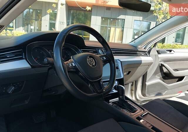 Серый Фольксваген Пассат, объемом двигателя 1.6 л и пробегом 297 тыс. км за 15000 $, фото 36 на Automoto.ua