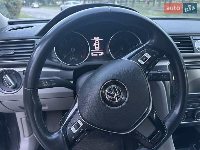 Серый Фольксваген Пассат, объемом двигателя 1.8 л и пробегом 195 тыс. км за 13600 $, фото 18 на Automoto.ua