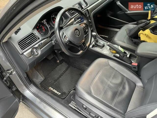 Серый Фольксваген Пассат, объемом двигателя 1.8 л и пробегом 122 тыс. км за 13000 $, фото 9 на Automoto.ua