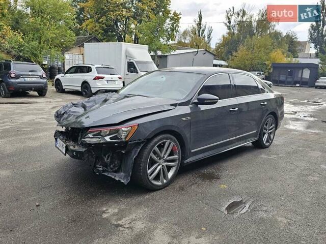 Сірий Фольксваген Пассат, об'ємом двигуна 1.8 л та пробігом 170 тис. км за 4000 $, фото 17 на Automoto.ua