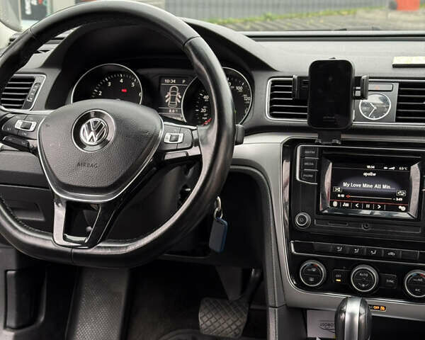 Серый Фольксваген Пассат, объемом двигателя 1.8 л и пробегом 138 тыс. км за 12500 $, фото 1 на Automoto.ua