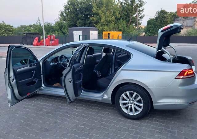 Серый Фольксваген Пассат, объемом двигателя 0 л и пробегом 196 тыс. км за 13777 $, фото 53 на Automoto.ua