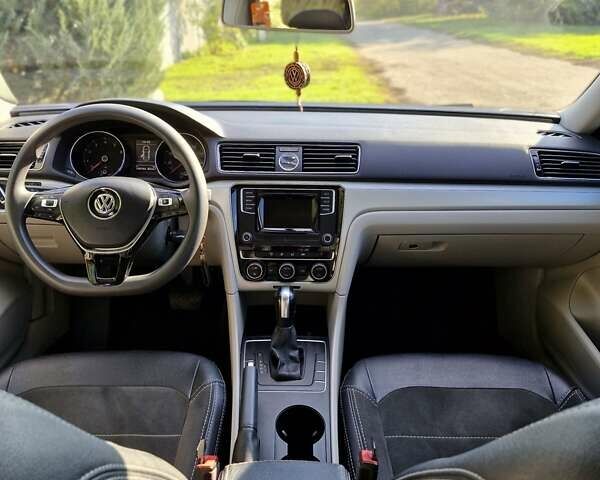 Серый Фольксваген Пассат, объемом двигателя 1.8 л и пробегом 149 тыс. км за 11400 $, фото 2 на Automoto.ua