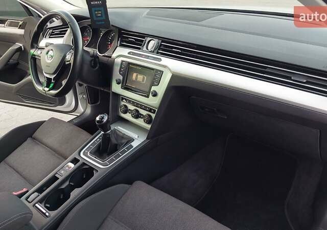 Серый Фольксваген Пассат, объемом двигателя 0 л и пробегом 196 тыс. км за 13777 $, фото 79 на Automoto.ua