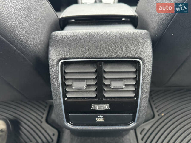 Серый Фольксваген Пассат, объемом двигателя 1.8 л и пробегом 209 тыс. км за 12490 $, фото 28 на Automoto.ua