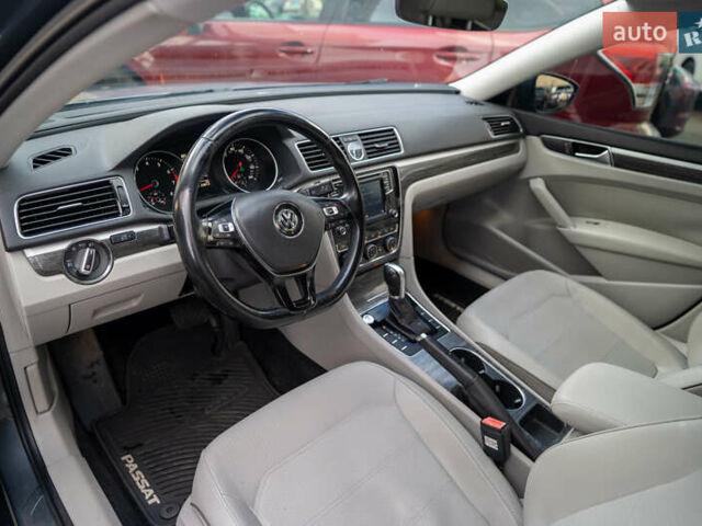 Фольксваген Пассат 2016 в Киеве на Automoto.ua Серый Фольксваген Пассат, объемом двигателя 1.8 л и пробегом 180 тыс. км за 12900 $, фото 16 на Automoto.ua