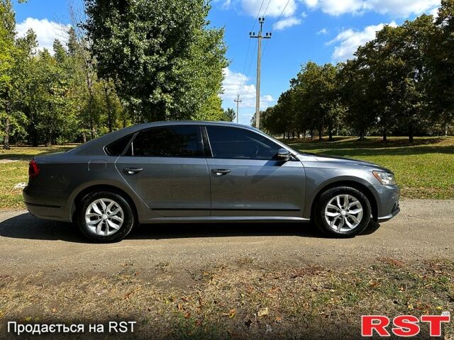 Сірий Фольксваген Пассат, об'ємом двигуна 1.8 л та пробігом 168 тис. км за 11500 $, фото 2 на Automoto.ua