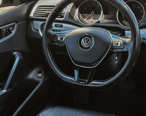 Сірий Фольксваген Пассат, об'ємом двигуна 1.8 л та пробігом 247 тис. км за 10800 $, фото 7 на Automoto.ua