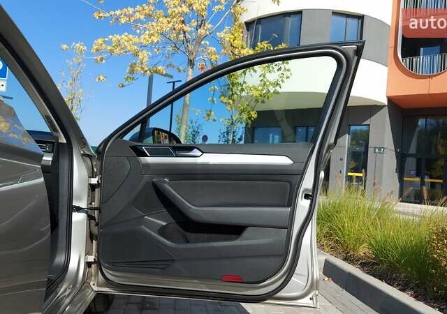 Серый Фольксваген Пассат, объемом двигателя 1.6 л и пробегом 297 тыс. км за 15000 $, фото 42 на Automoto.ua