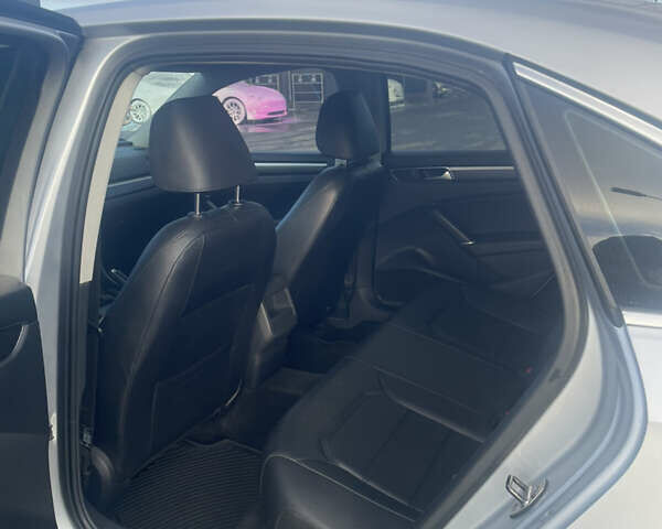 Серый Фольксваген Пассат, объемом двигателя 1.8 л и пробегом 240 тыс. км за 11500 $, фото 8 на Automoto.ua