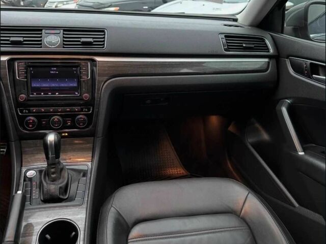 Серый Фольксваген Пассат, объемом двигателя 1.8 л и пробегом 145 тыс. км за 15350 $, фото 3 на Automoto.ua