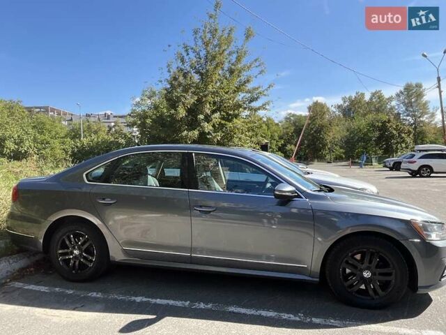 Серый Фольксваген Пассат, объемом двигателя 1.8 л и пробегом 209 тыс. км за 13000 $, фото 1 на Automoto.ua