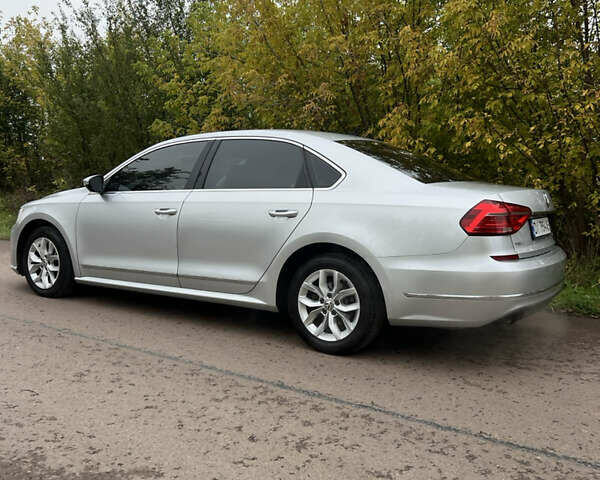 Серый Фольксваген Пассат, объемом двигателя 1.8 л и пробегом 137 тыс. км за 12599 $, фото 2 на Automoto.ua