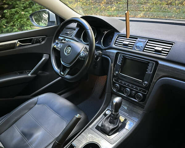 Серый Фольксваген Пассат, объемом двигателя 1.8 л и пробегом 165 тыс. км за 14200 $, фото 19 на Automoto.ua