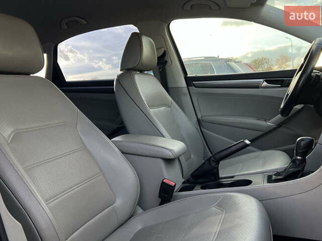 Серый Фольксваген Пассат, объемом двигателя 1.8 л и пробегом 298 тыс. км за 11500 $, фото 15 на Automoto.ua