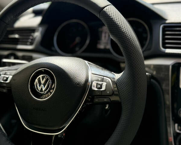 Серый Фольксваген Пассат, объемом двигателя 1.8 л и пробегом 184 тыс. км за 13500 $, фото 16 на Automoto.ua