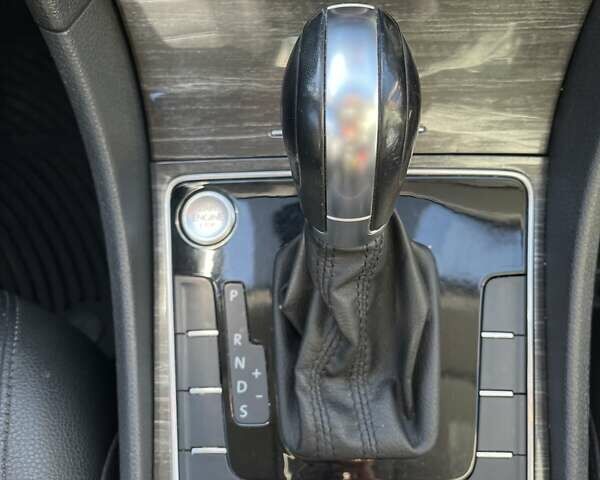 Серый Фольксваген Пассат, объемом двигателя 1.8 л и пробегом 209 тыс. км за 13000 $, фото 6 на Automoto.ua