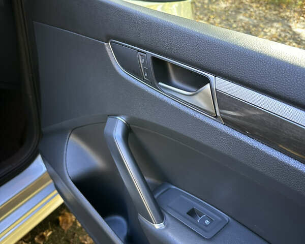 Серый Фольксваген Пассат, объемом двигателя 1.8 л и пробегом 165 тыс. км за 14200 $, фото 25 на Automoto.ua