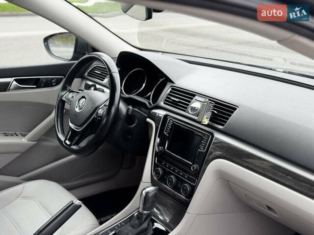 Серый Фольксваген Пассат, объемом двигателя 1.8 л и пробегом 129 тыс. км за 14000 $, фото 6 на Automoto.ua